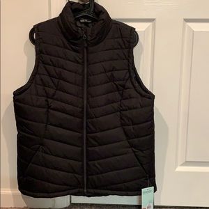 DSG Women’s Insulated Vest! 100% Polyester!